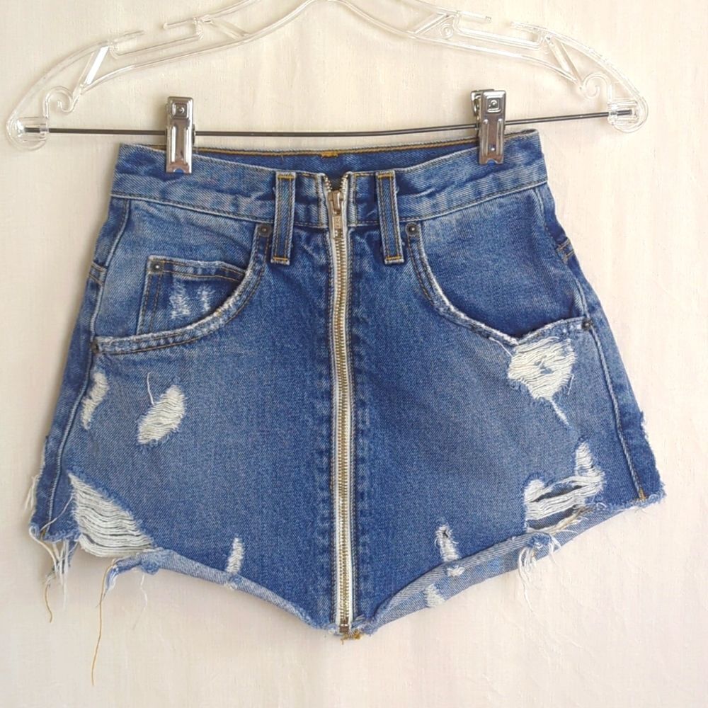 Carmar Beatrice Medium Wash Distressed Mini Denim Skirt Size 00 23